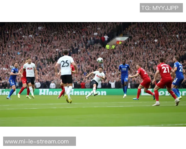 激情四溢的大学生足球比赛直播带你领略青春风采与团队精神的完美结合